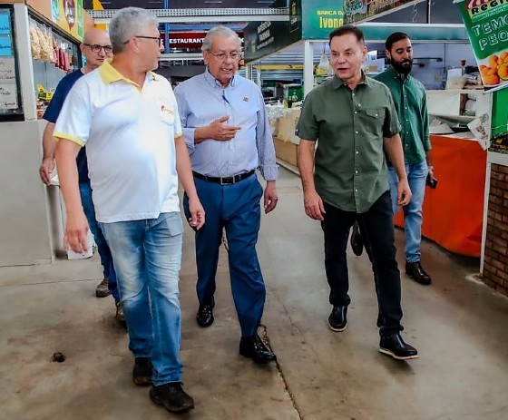 JAYME E BOTELHO NO MERCADO DO PORTO.jpg