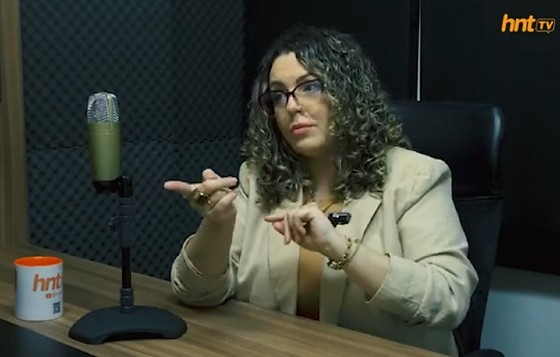 A perita criminal Gigi Barreto no podcast HNT TV Entrevista.