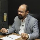 O cientista político e professor da Universidade Federal de Mato Grosso (UFMT), João Edisom, no podcast HNT TV Entrevista. 