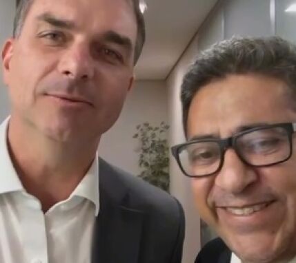 O senador pelo Rio de Janeiro, Flávio Bolsonaro (PL-RJ), e o presidente do PL de Mato Grosso, Ananias Filho (PL-MT). 