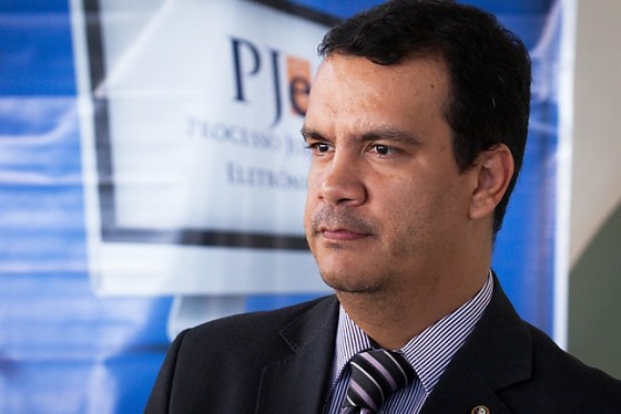 Juiz Emerson Luis Pereira Cajango