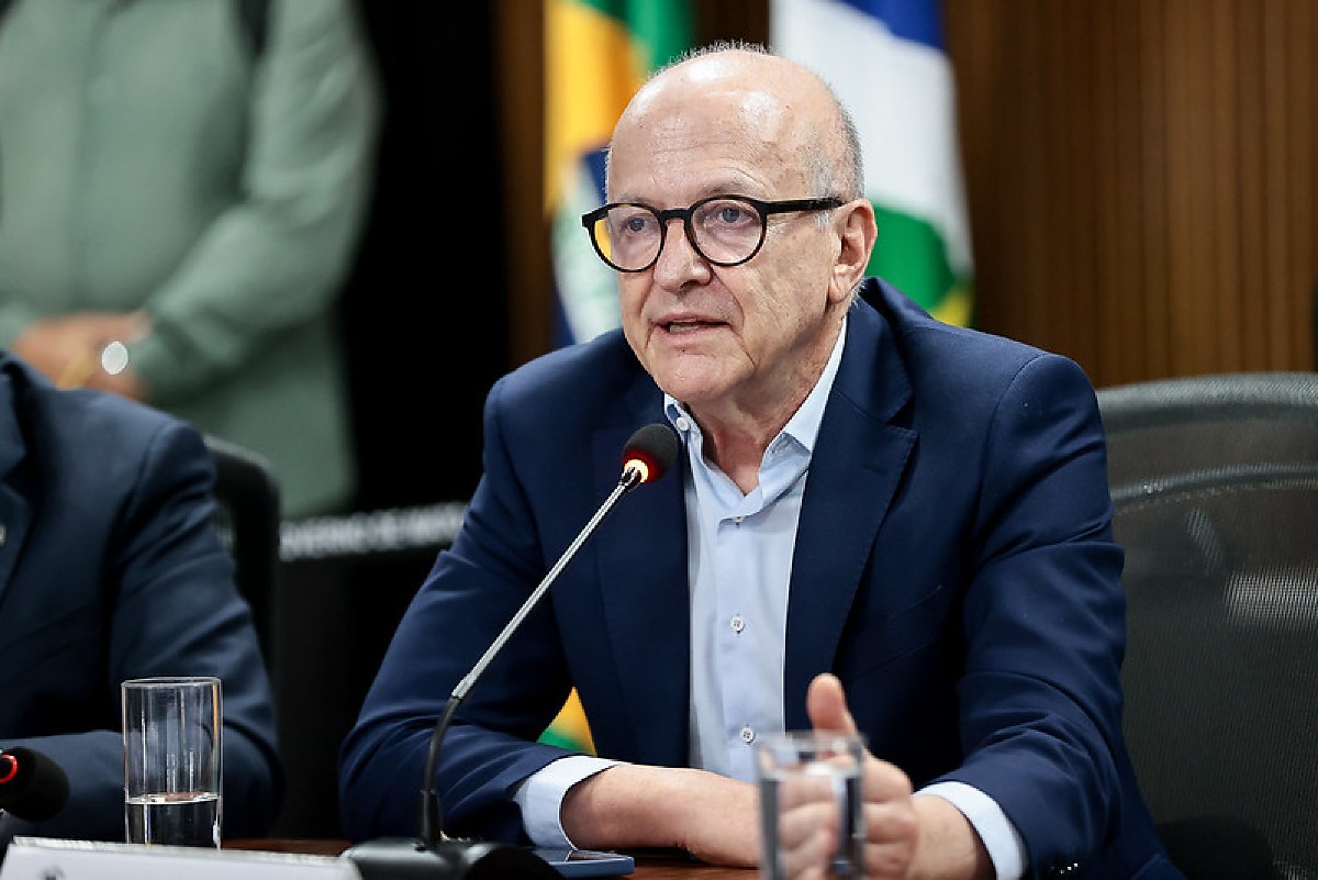 Governador descarta nomeação de deputados e reconduz secretários de MM ao staff