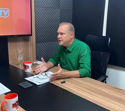 O senador Wellington Fagundes (PL) no podcast HNT TV Entrevista. 