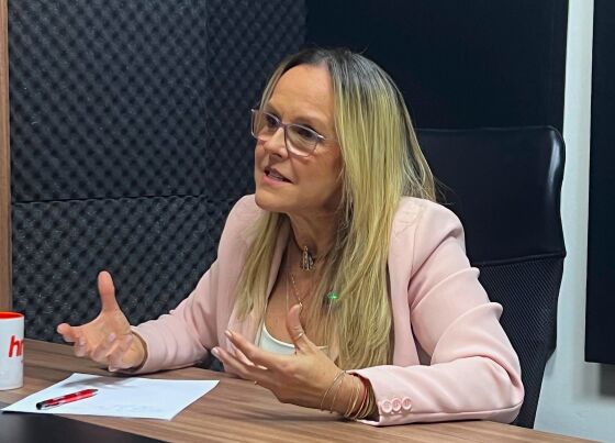 A pré-candidata ao governo, Dra. Natasha Slhessarenko (PSD), no podcast HNT TV Entrevista. 