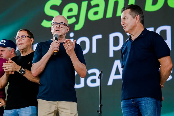 O vice-governador Otaviano Pivetta (Republicanos), à esquerda, e o governador Mauro Mendes (União Brasil), à direita. 