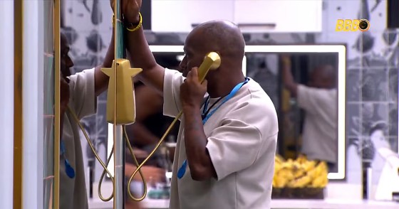 edilson capetnha big fone.jpeg