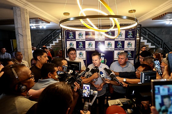O governador Mauro Mendes (União Braisl) em coletiva no interior do estado. 