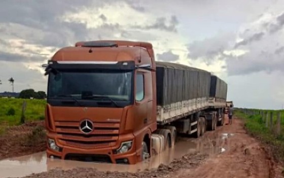 Caminhão atoleiro