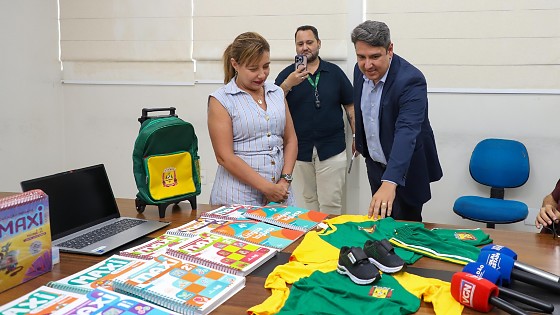 ENTREGA DE MATERIAS ESCOLARES.jpeg