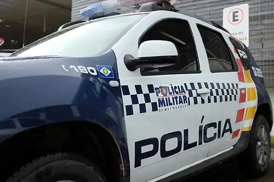 Mulher conseguiu escapar das agressões e foi encaminhada à rede de apoio; suspeito foi levado à delegacia.