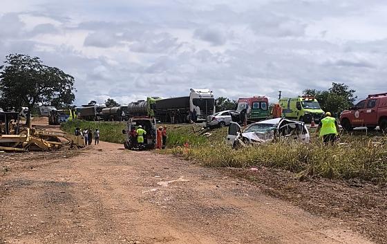 Duas vítimas morreram ainda no local; sobreviventes foram encaminhados a hospital da região.