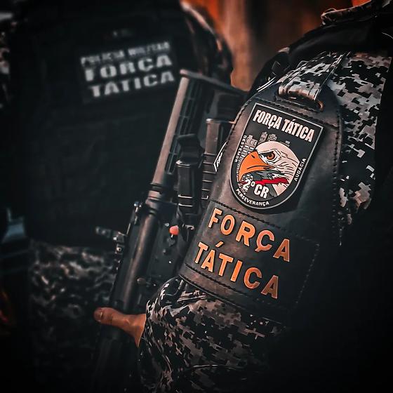 Homem foi baleado após apontar arma contra policiais; escrivão afirmou que estava com ele fazendo uso de drogas.