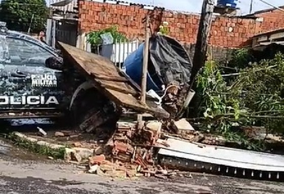 PM DERRUBANDO O MURO .jpeg