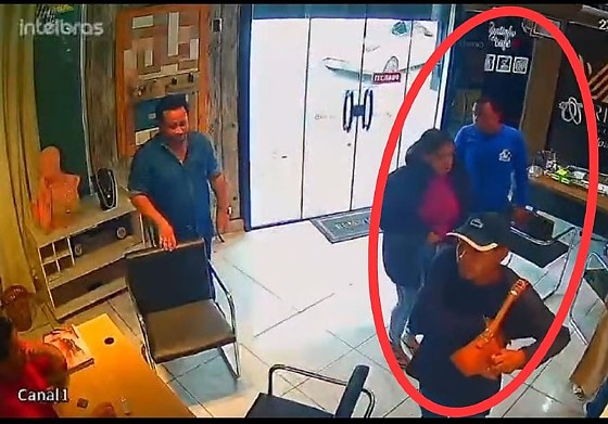 Crime ocorreu no fim da tarde; veículo roubado foi localizado no bairro Dom Aquino com parte dos objetos.