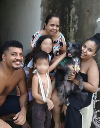 CACHORRO ZEUS E FAMILIA CARA BORRADA.jpeg