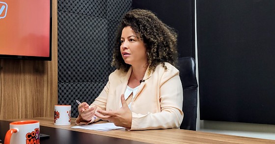 A Professora Graciele Marques no podcast HNT TV Entrevista. 