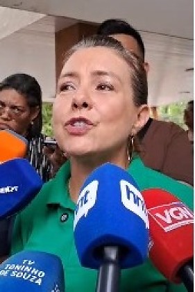 “Se precisar eu exonero mais”, diz Flávia após 17 trocas no staff