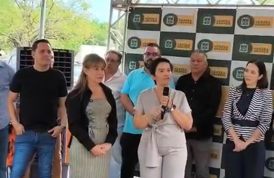 Flávia “reassume” Educação e posse de secretária reúne aliados do Republicanos.