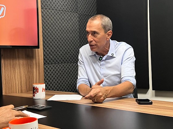 O prefeito de Lucas do Rio Verde, Miguel Vaz (Republicanos), no podcast HNT TV Entrevista. 