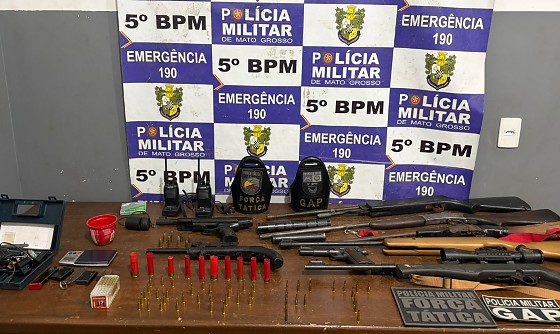 arsenal de armas em zona rural 