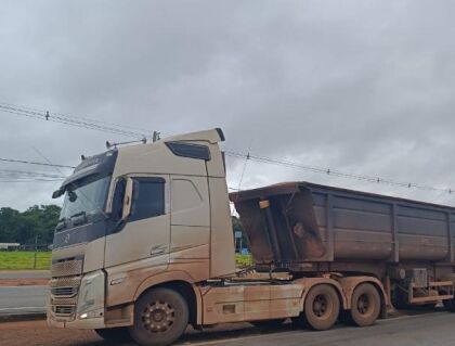 caminhão apreendido do pr .jpeg