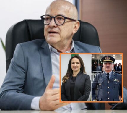 O vice-governador Otaviano Pivetta (Republicanos) ao fundo; à frente o comandante da Polícia Militar, Cláudio Fernando Carneito Tinoco, e a da Polícia Civil Daniel Silveira Maidel.