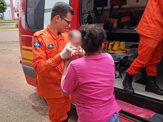 BOMBEIROS SALVAM BEBE