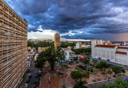 PRAÇA ALENCASTRO TEMPO RUIM.jpeg