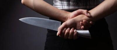 mulher com faca.jpeg