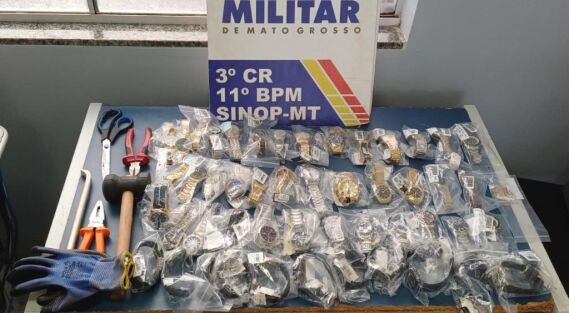 Relógios e pulseiras de ouro recuperados pela PM de Sinop após furto em shopping