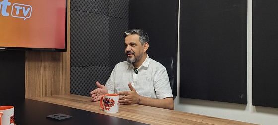 O diretor de cinema, Salles Fernandes, no HNT TV Entrevista. 