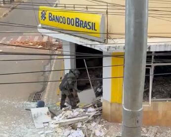 Grupo armado explode agência do Banco do Brasil