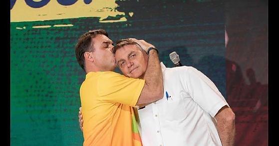 Flavio e Jair Bolsonaro 