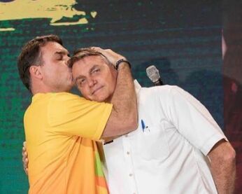 Flavio e Jair Bolsonaro 