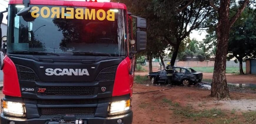 carro pega fogo