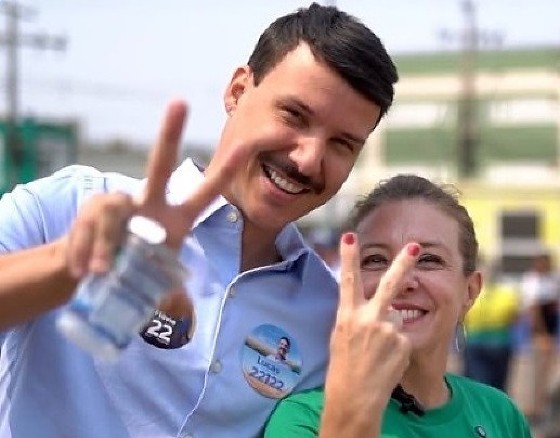 Flavia moretti e lucas chapeu do sol