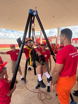 Projeto dos bombeiros ensina técnicas resgate à crianças