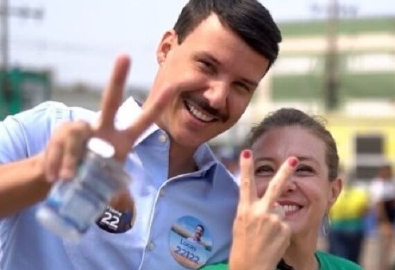 Flavia moretti e lucas chapeu do sol