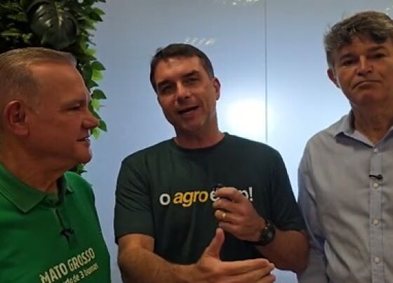 Os senadores Wellington Fagundes e Flávio Bolsonaro, e o deputado federal José Medeiros -  todos do PL. 