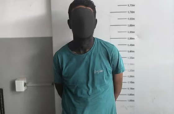 Homem bate em 2 carros em AV. do CPA, fuga é impedida por tiros em pneus