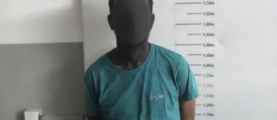 Homem bate em 2 carros em AV. do CPA, fuga é impedida por tiros em pneus