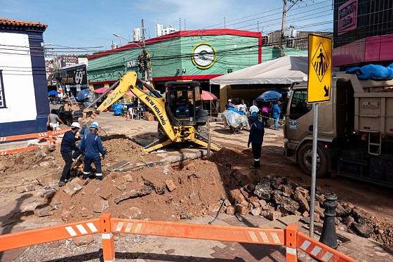 Cano de água rompe na 13 de junho e deixa 14 bairros sem água em Cuiabá