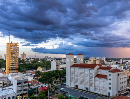Defesa Civil emite alerta para chuvas intensas, aviso dura até quinta-feira