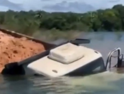 VÍDEO: Caminhoneiro jogou veículo com falha nos freios dentro do Lago do Manso 