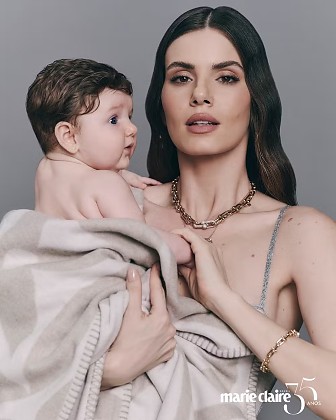 CAMILA QUEIROZ E FILHA.jpeg