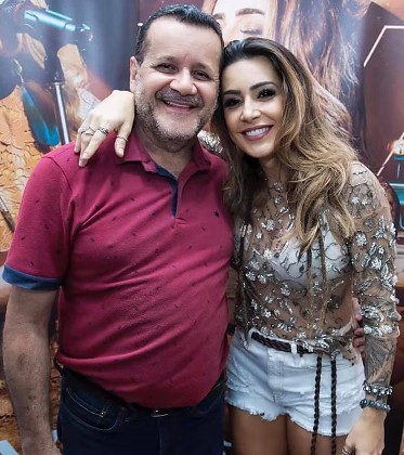 LAUNA PRADO E PAI.jpeg