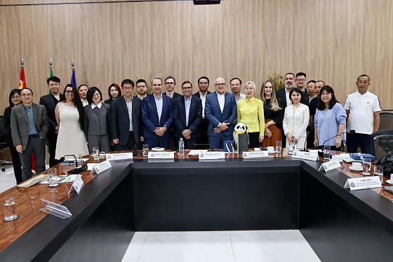 GOVERNO DE MT E CHINESES.jpg