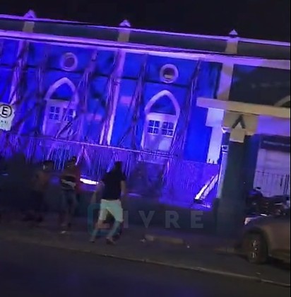 Domingo termina com pancadaria e briga generalizada em frente à Santa Casa