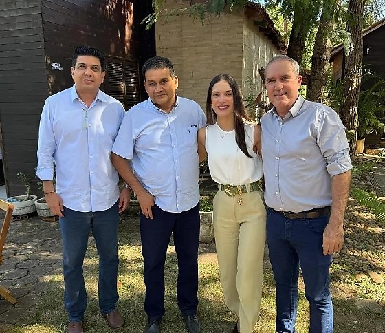 Do MDB: o ex-prefeito de VG, Kalil Baracat; o presidente da Câmara de VG, Wanderley Cerqueira; a deputada estadual Janaina Riva; e, à direita, o presidente eleito da Fecomércio e ex-prefeito de VG, Tião da da Zaeli (PL). 