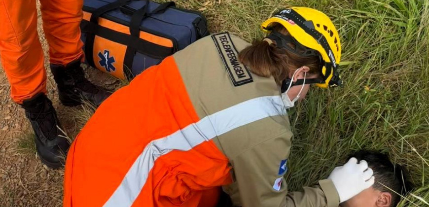CORPO DE BOMBEIROS SOCORRE CRIANÇA